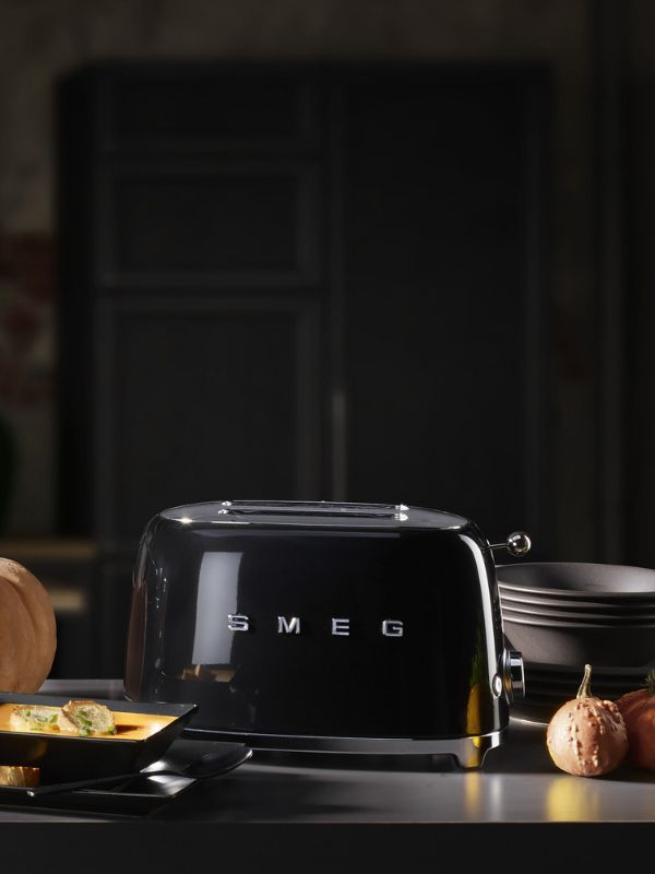 Tostador Smeg Negro